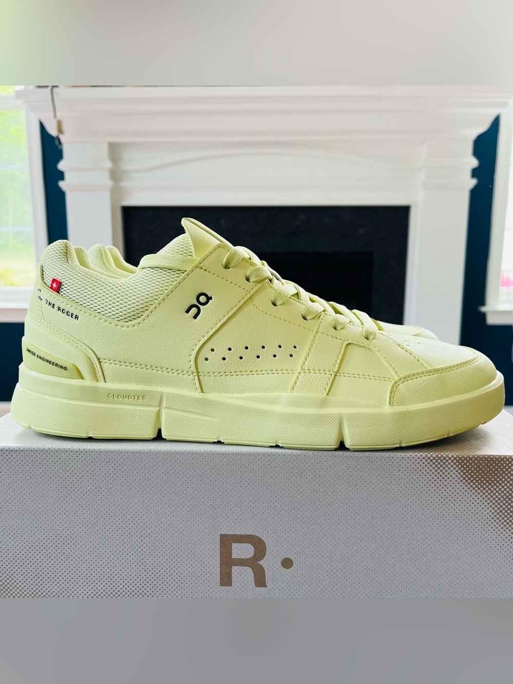 Sz 10.5 On Running The Roger Clubhouse Women's Sneakers Hay 48.98111